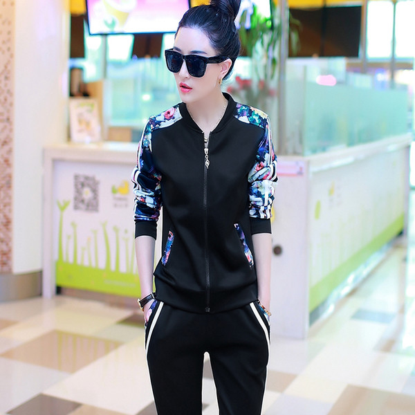 Спортен дамски екип с флорален мотив от две части в три цвята