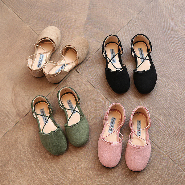 Stílusos, öko velúrból készült gyerekcipő lányoknak keresztkötővel, többféle színben