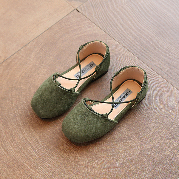 Stílusos, öko velúrból készült gyerekcipő lányoknak keresztkötővel, többféle színben