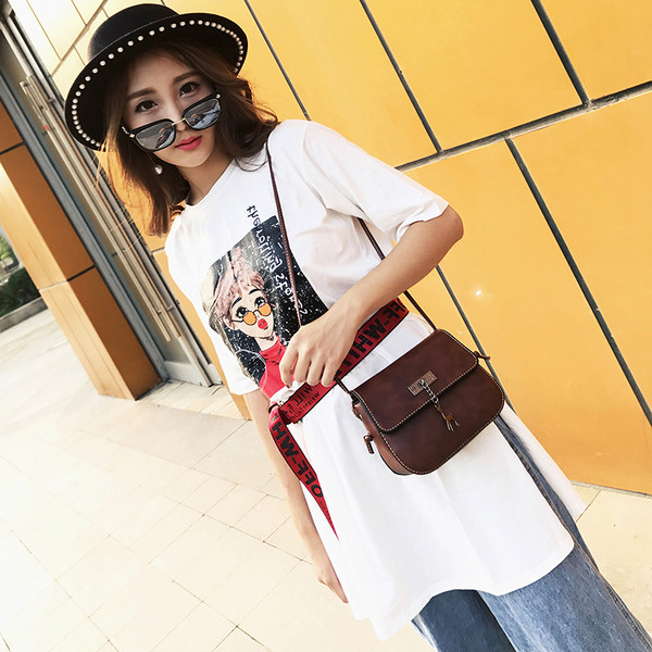 Geanta de dama din piele ecologica in marime mini cu curea lunga si element metalic