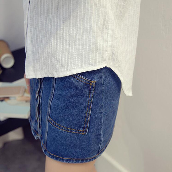 Női nyári ing dekoratív zsebekkel és 3/4-es ujjakkal