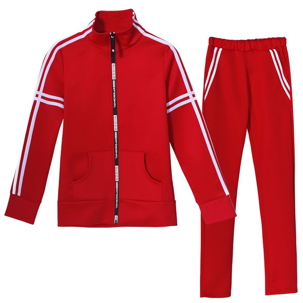 Echipă de sport feminin de zi cu zi în două părți în mai multe culori