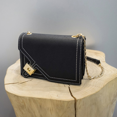 Geanta mica simpla din piele ecologica in trei culori cu un detaliu metalic