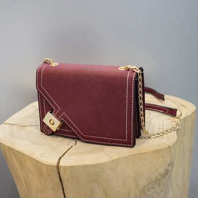 Geanta mica simpla din piele ecologica in trei culori cu un detaliu metalic