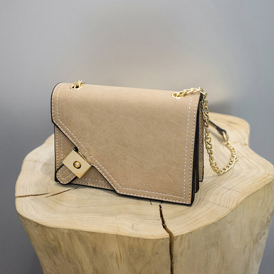 Geanta mica simpla din piele ecologica in trei culori cu un detaliu metalic