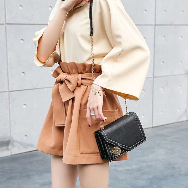 Geanta mica simpla din piele ecologica in trei culori cu un detaliu metalic