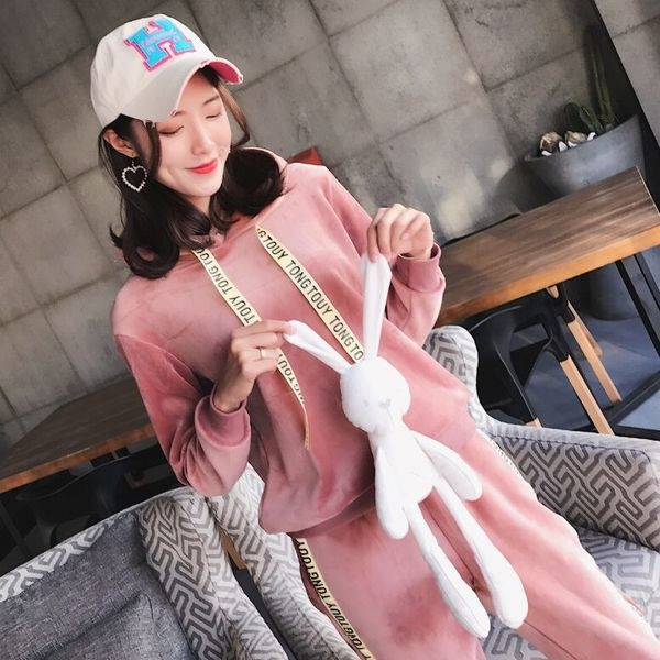 Stílusos női csapat két részből álló felirattal, két színben