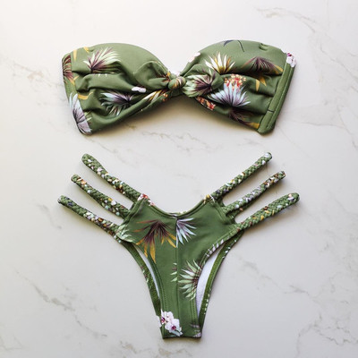 Costum de baie clasic din două piese pentru doamne în verde, cu imprimeu floral