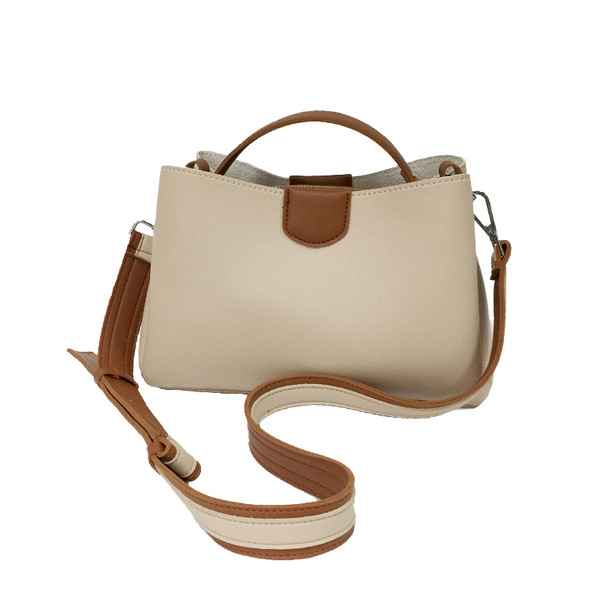 Stílusos kézitáska második színű díszítéssel