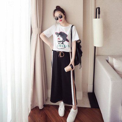 Echipă sportivă de femei elegantă în două părți - tricou și pantaloni sport în două culori