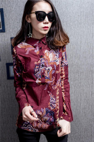 Cămașă elegantă de damă în două culori cu broderie și motive florale