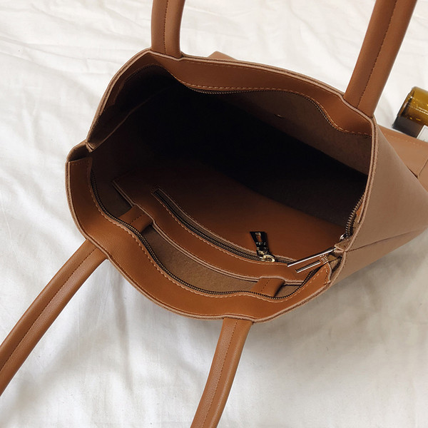 Geanta dama din piele ecologica tip geanta cu accesoriu in mai multe culori