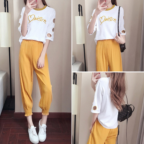 Стилен дамски спортен екип от две части с надпис в два цвята