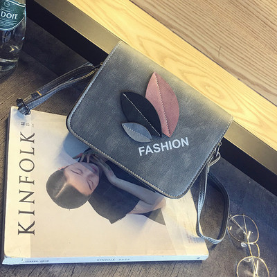 Mini geanta de dama cu motive florale 3D in culori proaspete