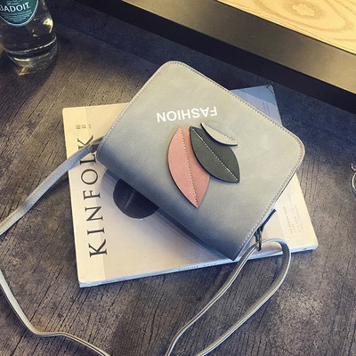 Mini geanta de dama cu motive florale 3D in culori proaspete