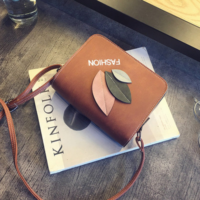 Mini geanta de dama cu motive florale 3D in culori proaspete