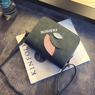 Mini geanta de dama cu motive florale 3D in culori proaspete