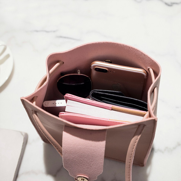 Mini geanta casual din piele ecologica cu element metalic si curea lunga