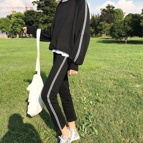 Ежедневен дамски екип от две части в черен цвят