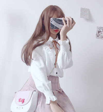 Cămașă de damă cu elastic pe mâneci în două culori potrivită pentru utilizarea de zi cu zi