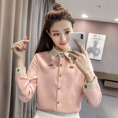 Különböző színű női ing díszzsebbel, gallérján elemes pehely