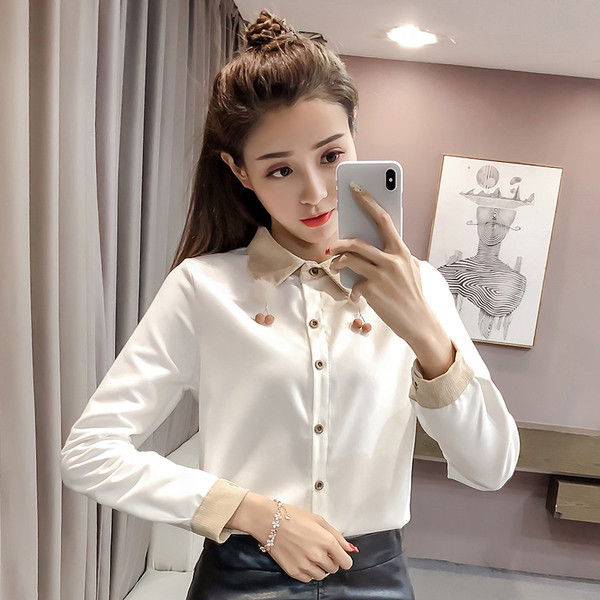 Különböző színű női ing díszzsebbel, gallérján elemes pehely