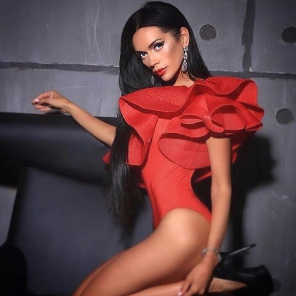 Costum de baie non-standard pentru doamne în trei culori