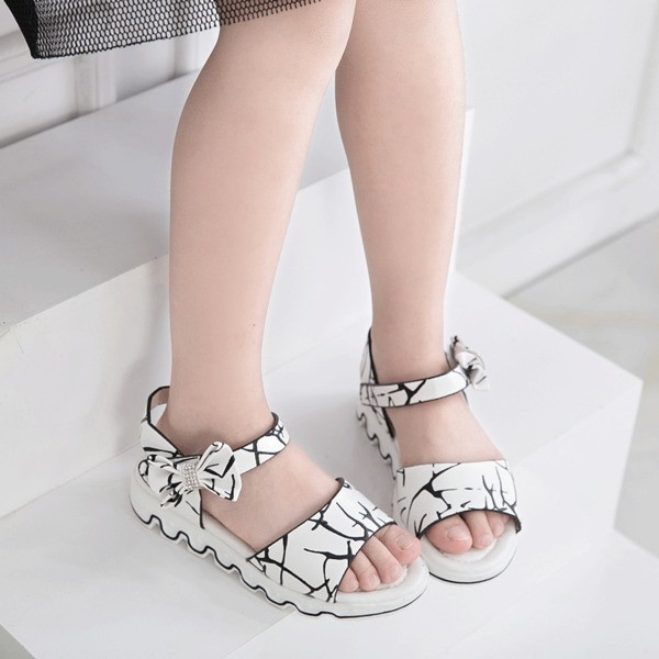 Sandale moderne pentru copii pentru fete cu o panglică și o talpă aspră care se mișcă în trei culori