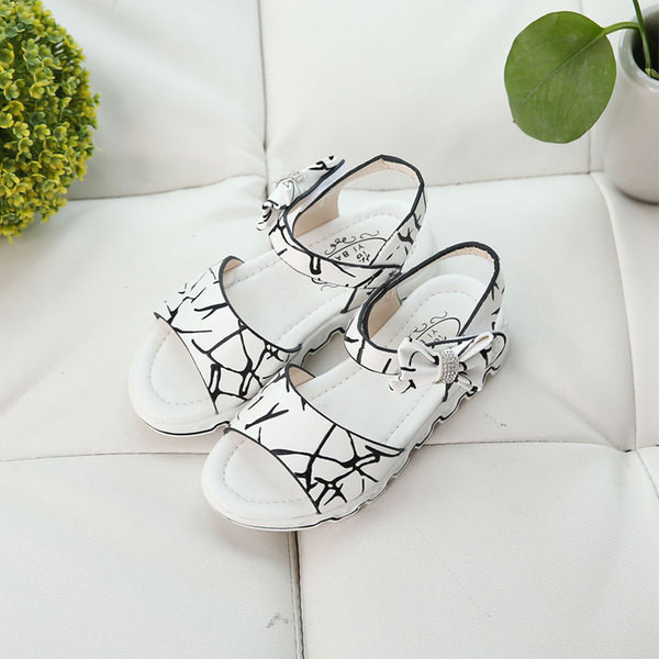 Sandale moderne pentru copii pentru fete cu o panglică și o talpă aspră care se mișcă în trei culori