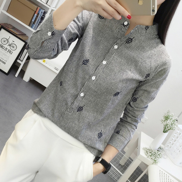 Cămașă elegantă de damă cu mâneci lungi și imprimeu