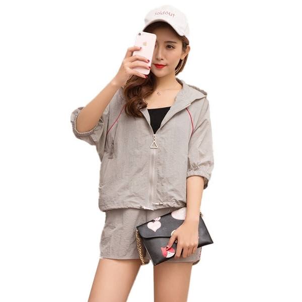 Ежедневен дамски екип от две части в два цвята