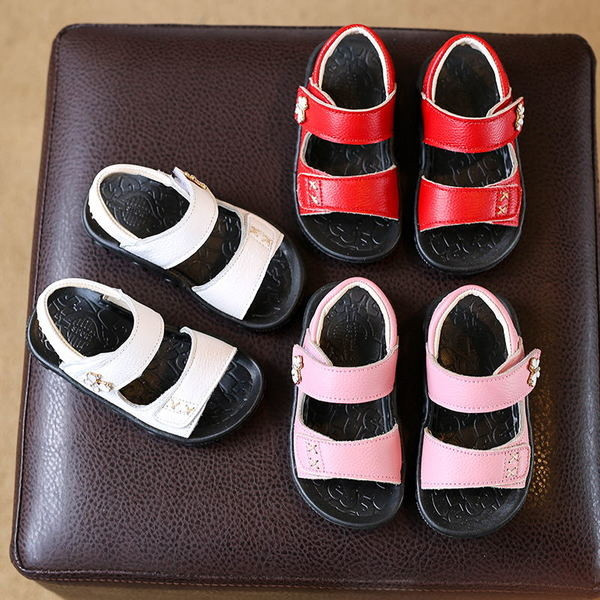 Sport és alkalmi gyerekszandál lányoknak gumitalppal három színben