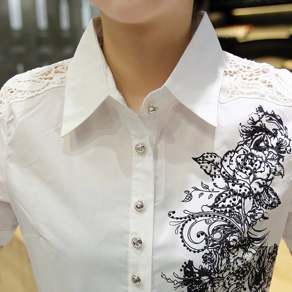 Cămașă de vară de damă alb cu dantelă și imprimeu