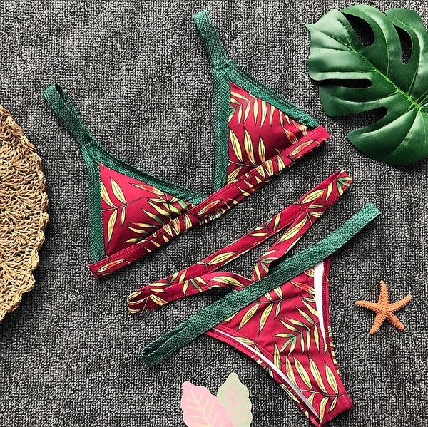 Kétrészes női fürdőruha virágmintás, piros színben