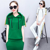 Echipa zilnică feminină din două părți în trei culori