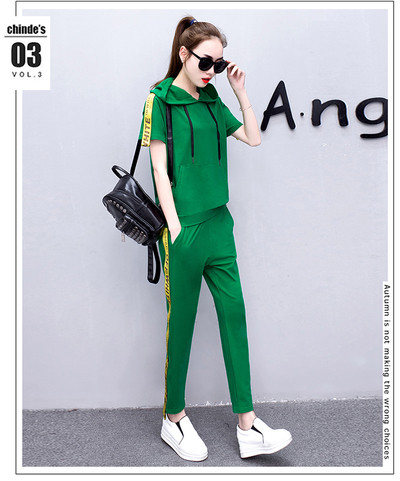 Echipa zilnică feminină din două părți în trei culori