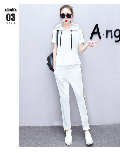 Echipa zilnică feminină din două părți în trei culori