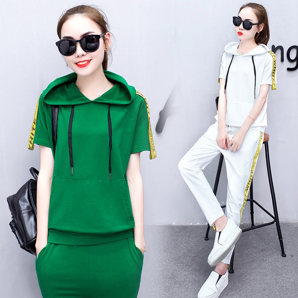 Echipa zilnică feminină din două părți în trei culori