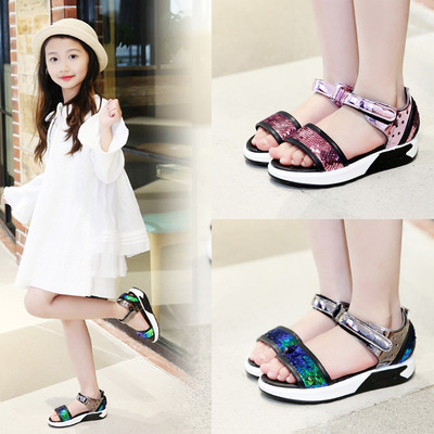 Модерни детски сандали за момичета с цветни декоративни и цветни пайето на висопа подметка в три цвята