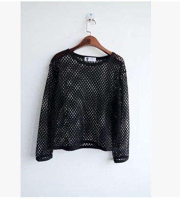 Nyári hálós blúz fekete színben O-nyakkal