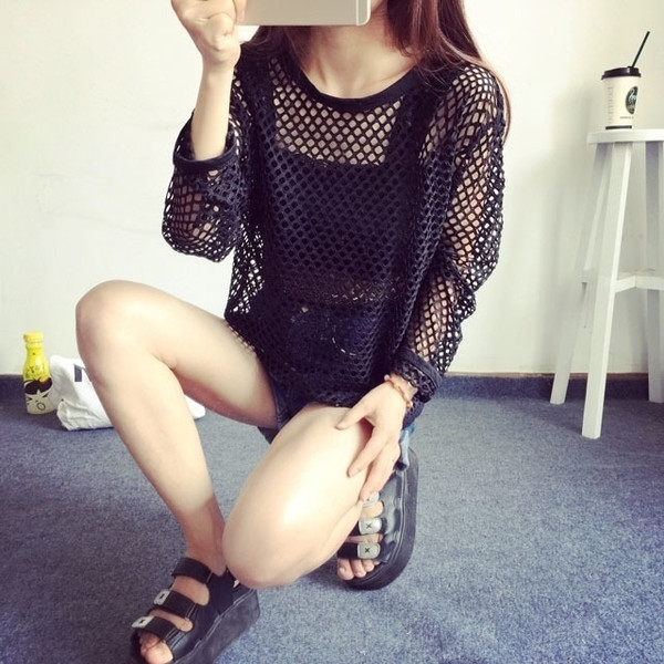 Nyári hálós blúz fekete színben O-nyakkal