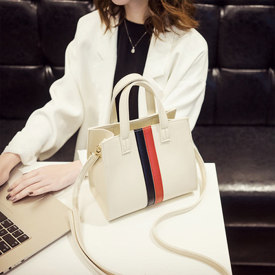 Geanta de dama eleganta cu bareta scurta si lunga decorata cu panglici colorate