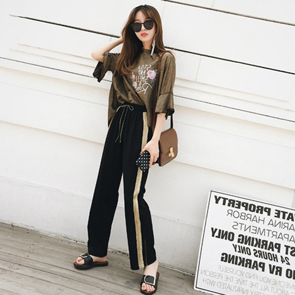 Echipa zilnică elegantă feminină în două părți