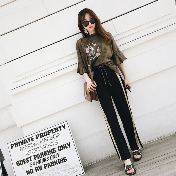 Echipa zilnică elegantă feminină în două părți