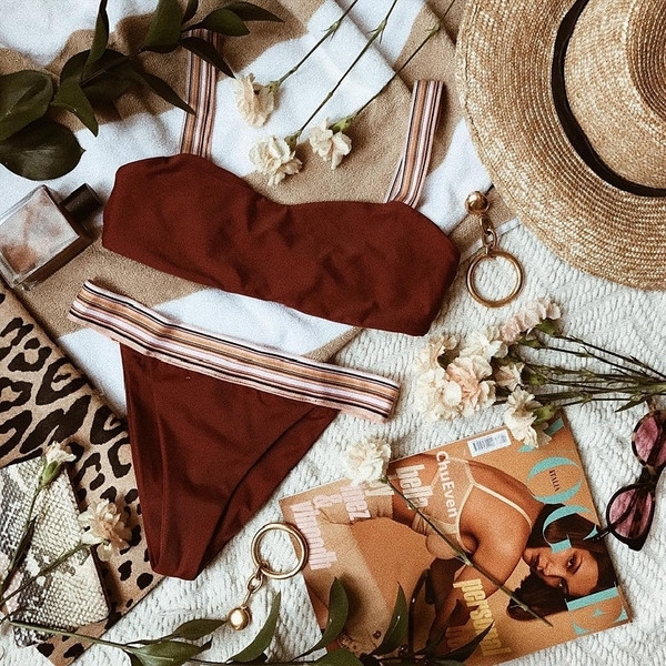 Kétrészes női fürdőruha elasztikus széles pántokkal