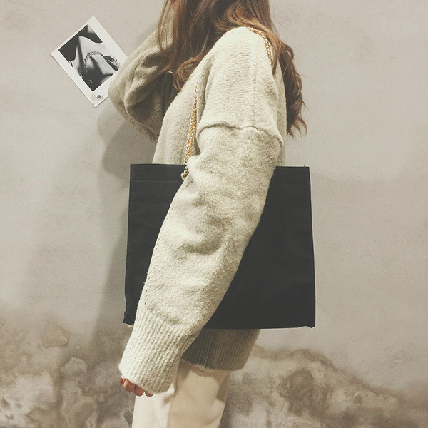 Elegáns táska három színben, hosszú lánccal