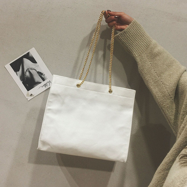 Elegáns táska három színben, hosszú lánccal