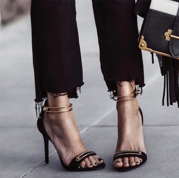 Sandale noi elegante de dama cu toc inalt cu bareta metalica, in bej si negru