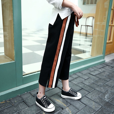 Pantaloni copii moderni pentru fete in stil liber cu talie inalta, cu fanta si margini colorate, doua modele