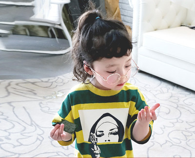 Εξαιρετική παιδική μπλούζα με δίχρωμη εφαρμογή